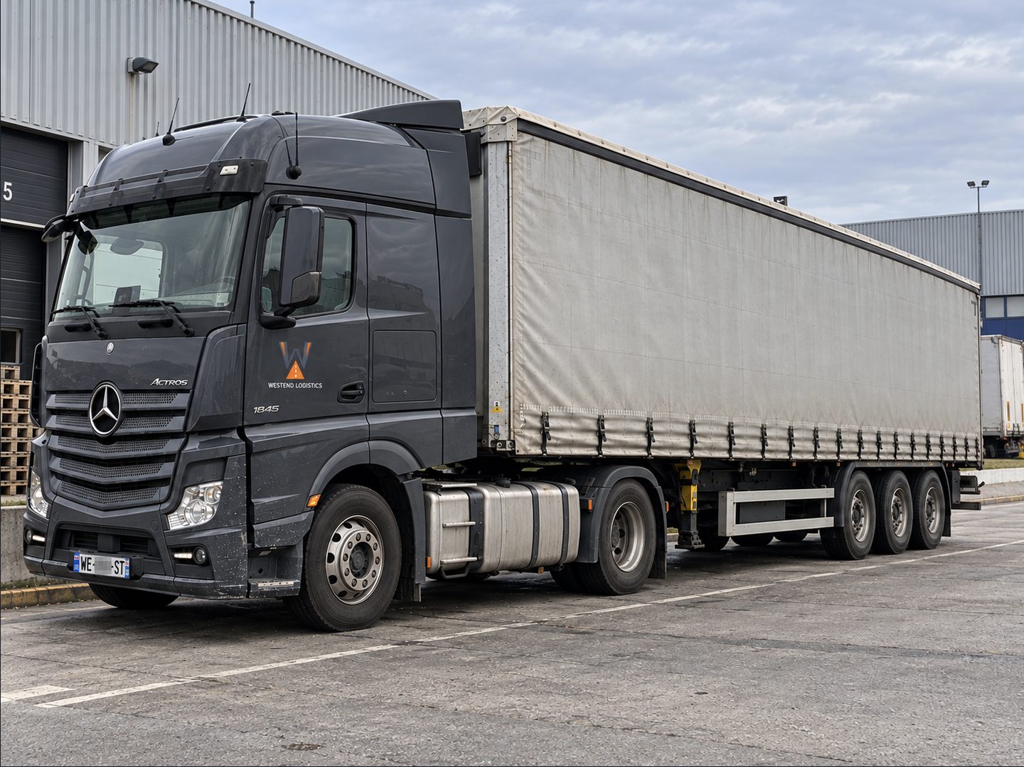 Mercedes-Benz Actros 1845, тягач + шторный полуприцеп, грузовик Westend Logistics на грузинских номерах