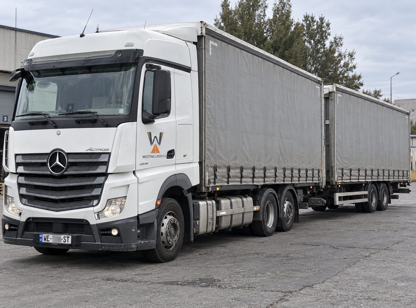 Mercedes-Benz Actros 2546, сцепка, до 120 м³, грузовик Westend Logistics на грузинских номерах